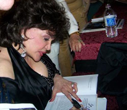 Connie signs autographs at Staten Island